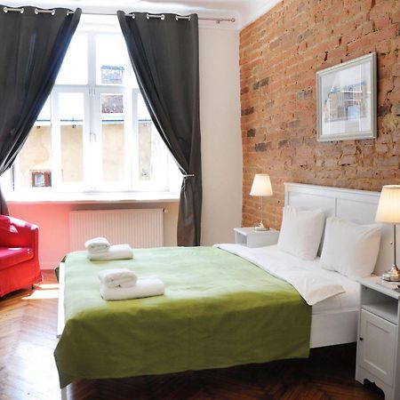 On The Square Hotel ลวีฟ ภายนอก รูปภาพ