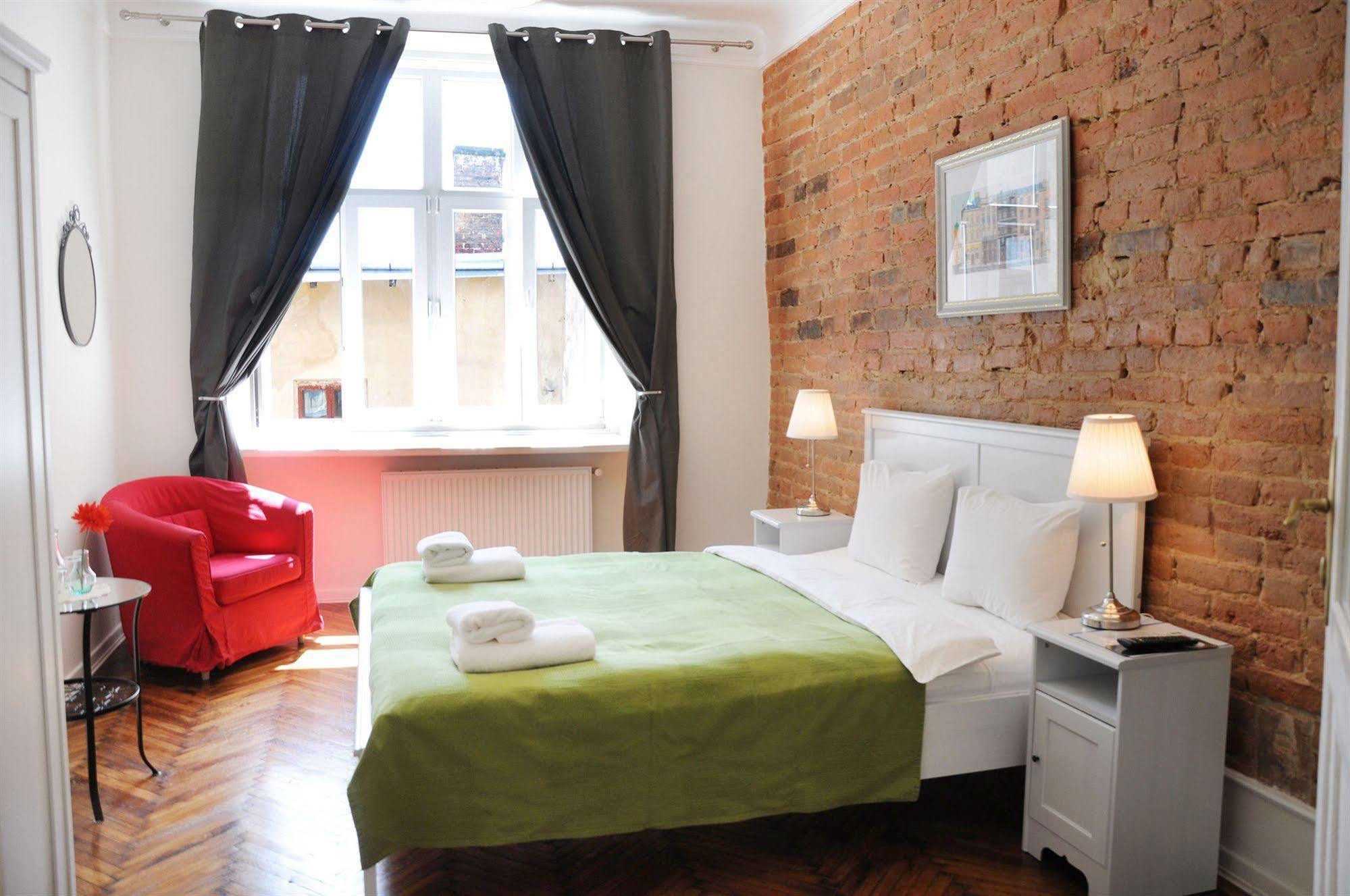 On The Square Hotel ลวีฟ ภายนอก รูปภาพ